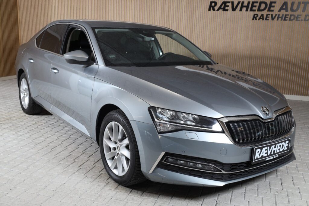 Skoda Superb TSi iV Plus DSG
